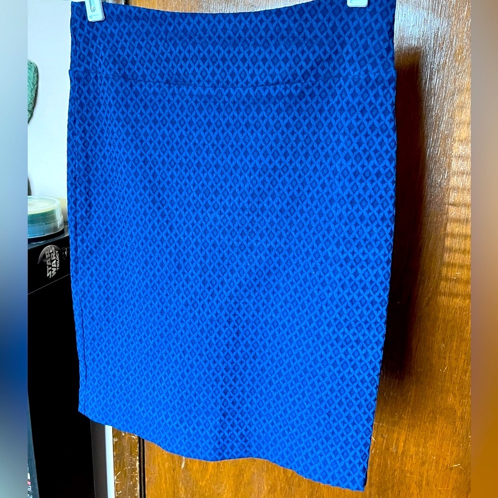 Pull-on Pencil Skirt with Slimming Front & Subtle Diamond Pattern